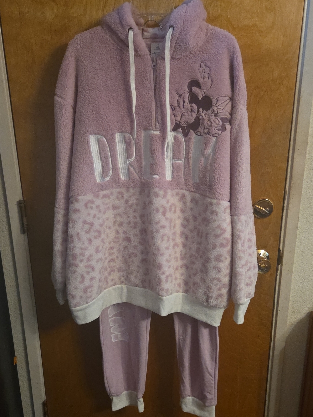 NWT Disney Parks  Minnie Mouse Lavender/Pink Leopard Pullover/Sweats Set 1X